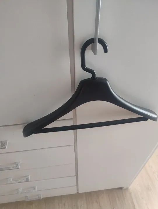 Cabide de roupa plástico 