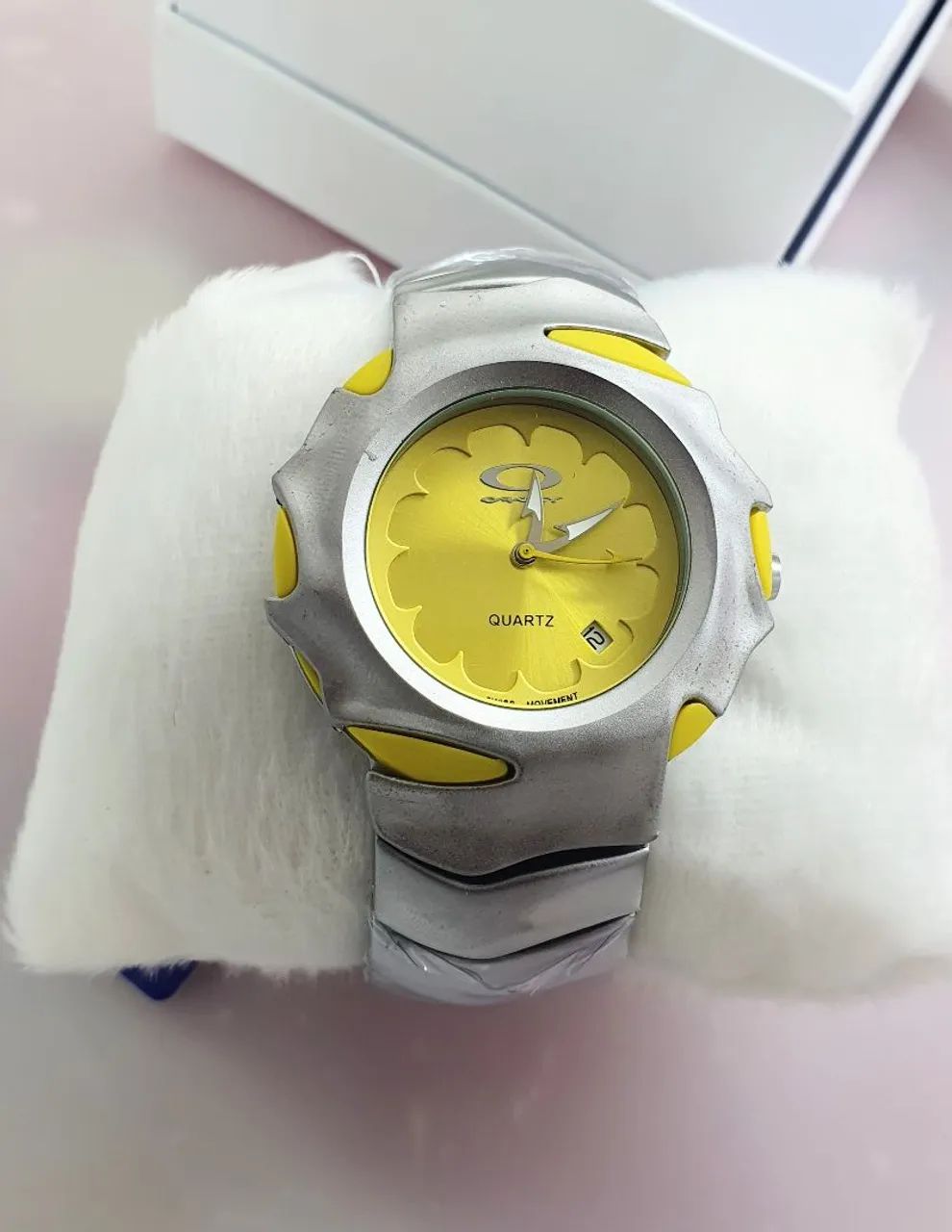 Relógio Esportivo Amarelo e Prata