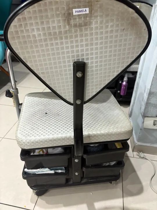Cadeira de salão de beleza com 4 gavetas