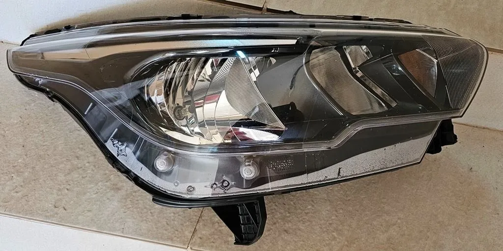 Farol Fiat Argo