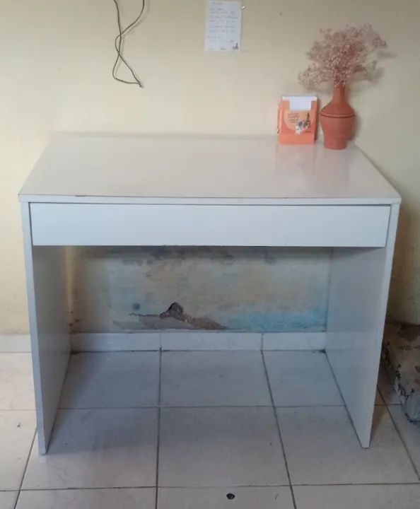 Escrivaninha branca, 01 gaveta