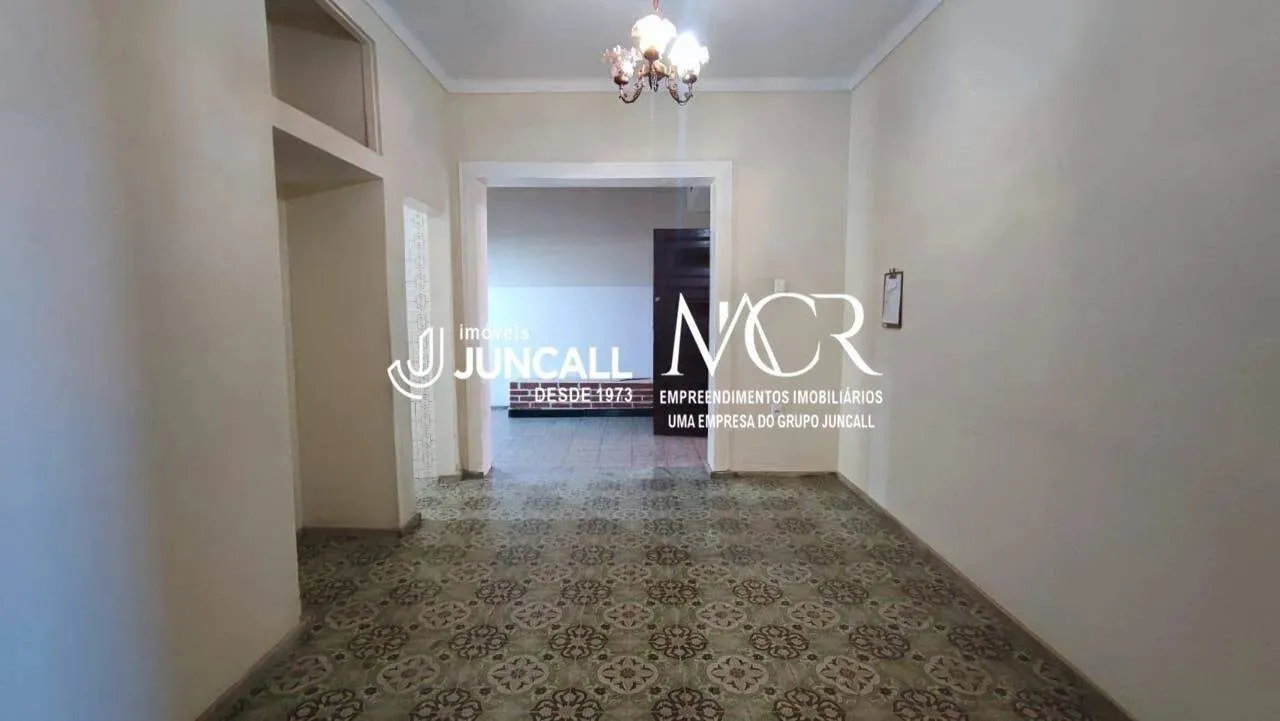 Casa de 3 quartos com 2 vagas de garagem para locação no bairro Ipiranga!