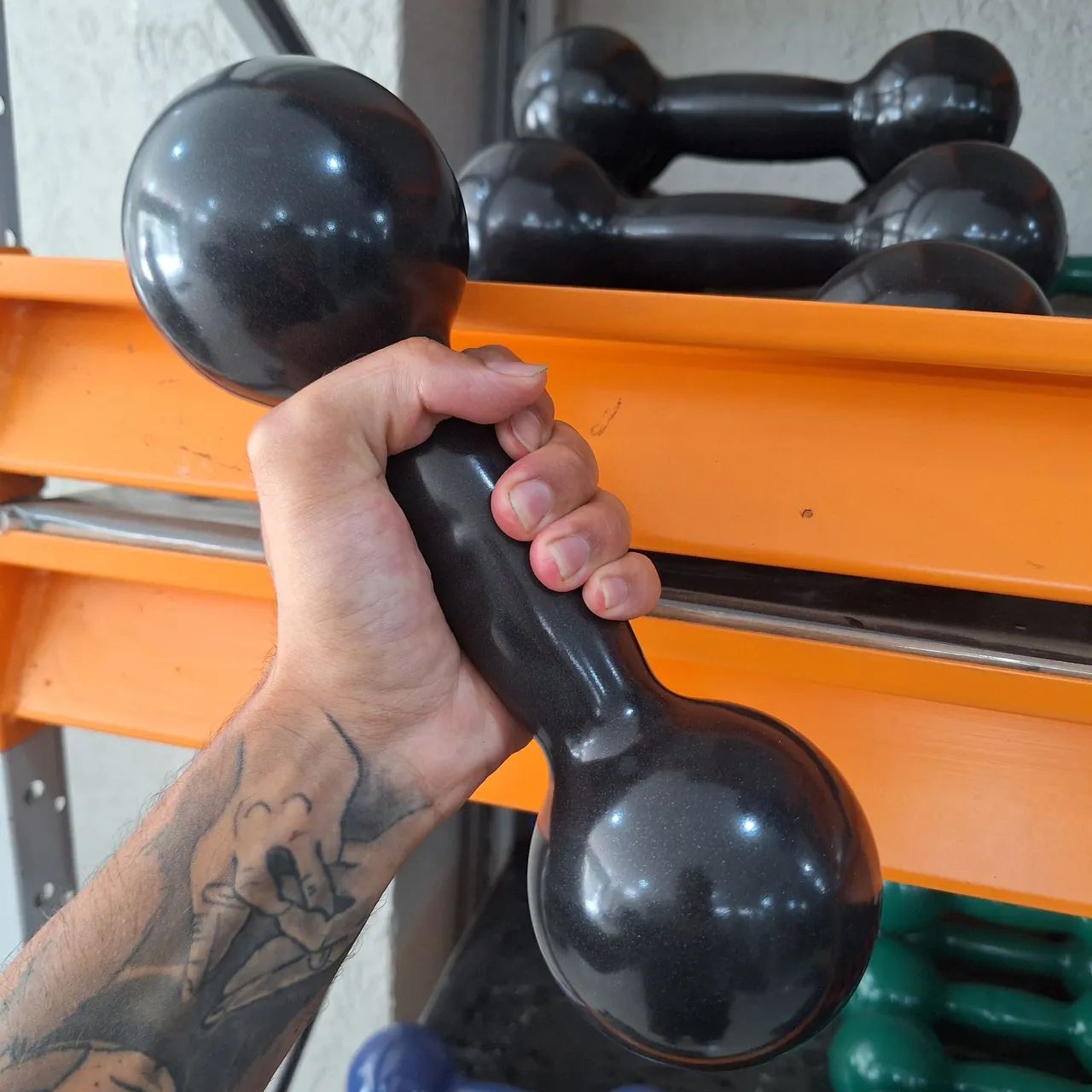 Halteres Emborrachados 5KG Por R$ 59,95 cada (R$ 11,99 o Quilo)