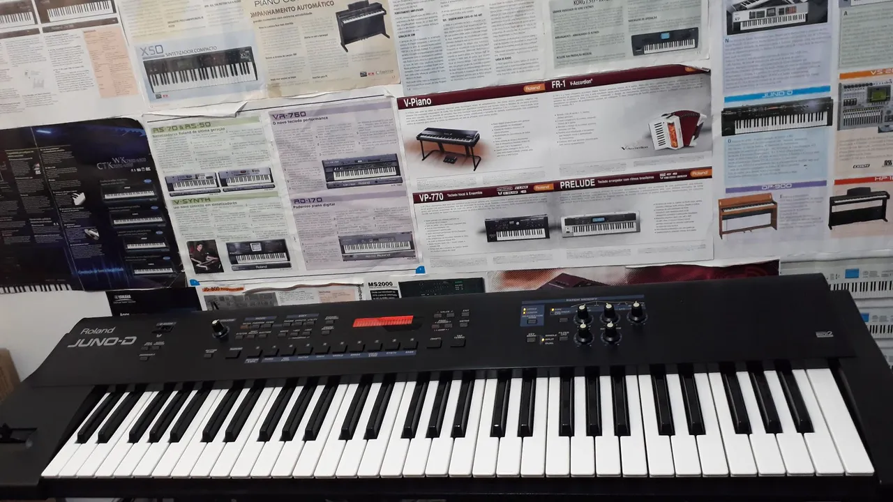 Teclado Roland Juno D (Sintetizador)