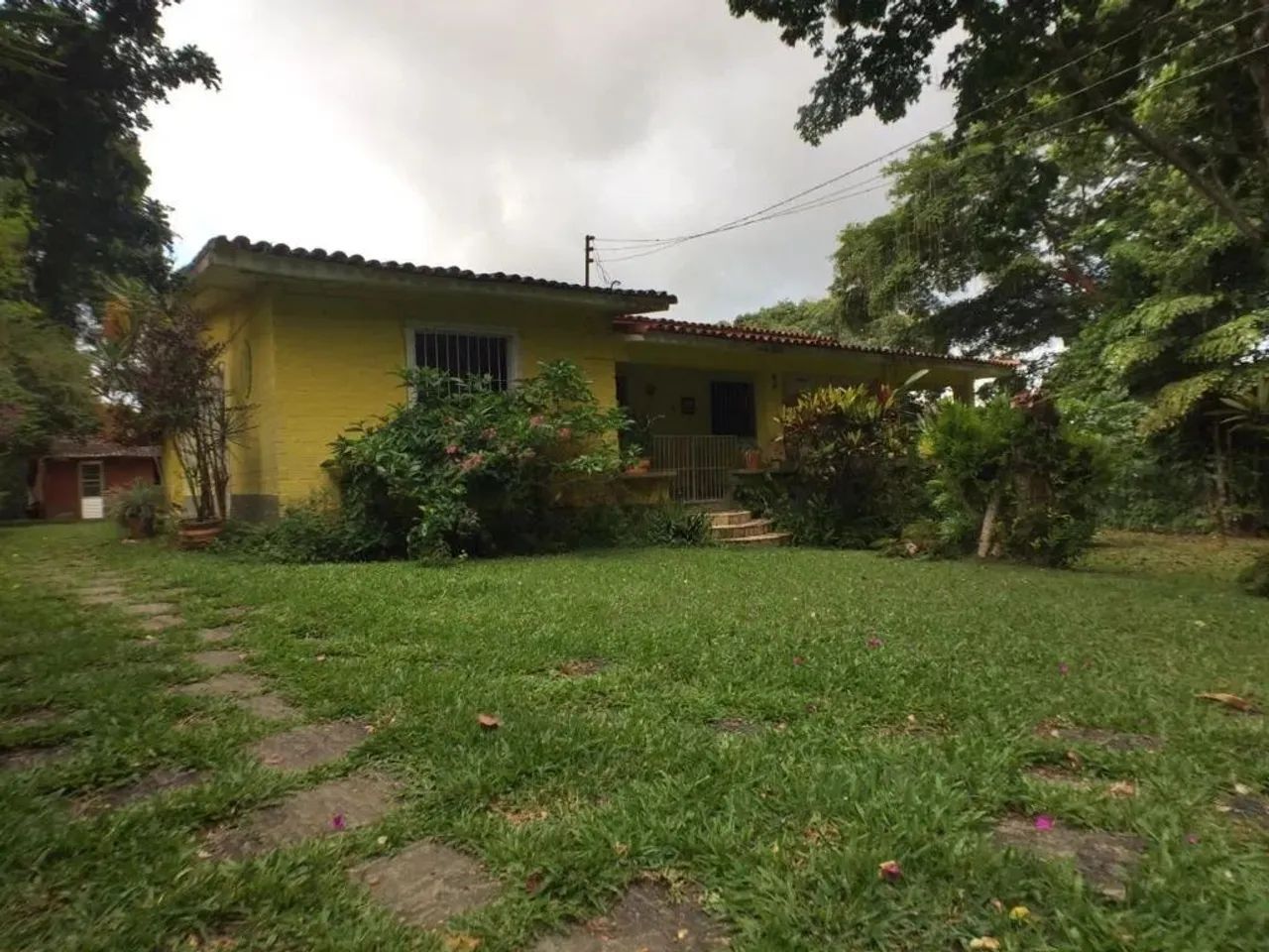 Casa à venda em Aldeia com 03 quartos