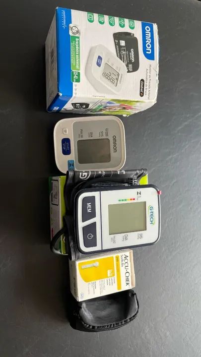 Monitor de pressão arterial OMRON e medidor de pressão arterial G-tech