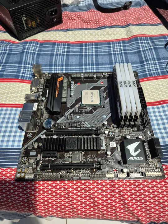 Placa-Mãe Gigabyte Aorus B450M