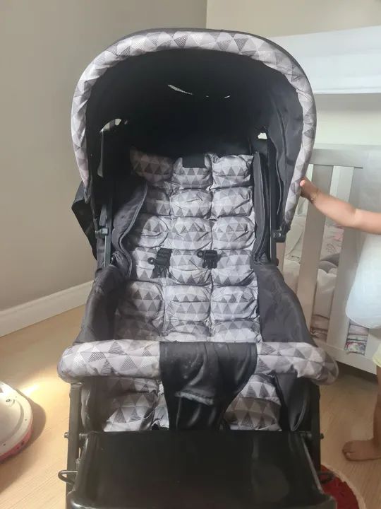 Carrinho de Bebê - Preto e Cinza