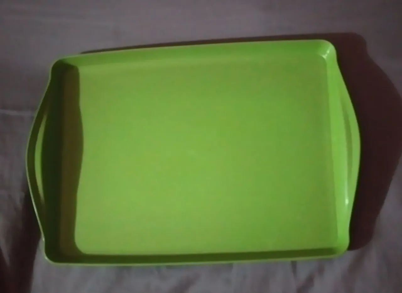 Bandeja verde para servir