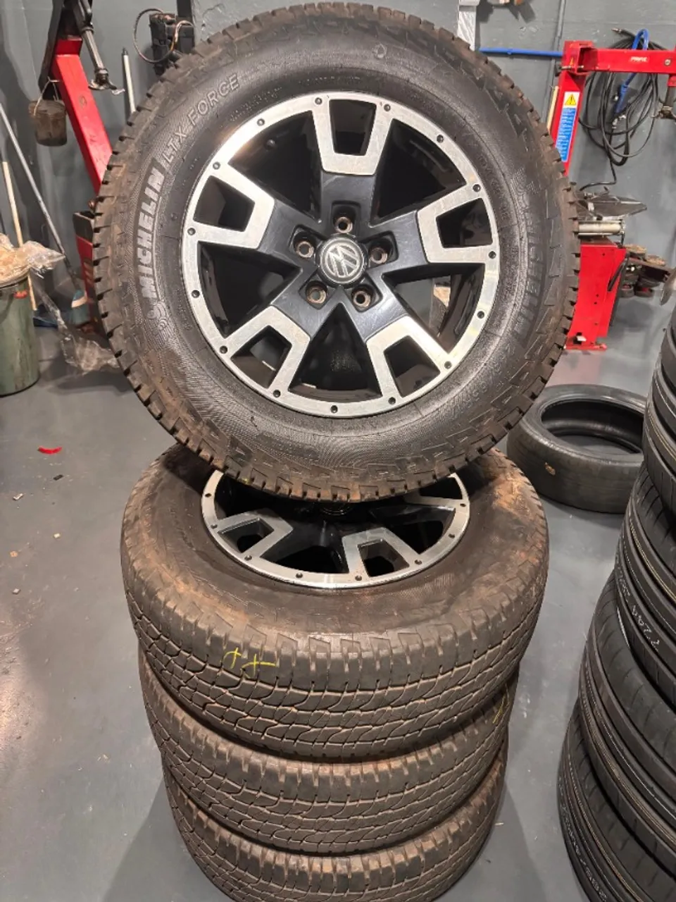 Rodas Amarok aro 17 com Pneus Michelin 245/65R17