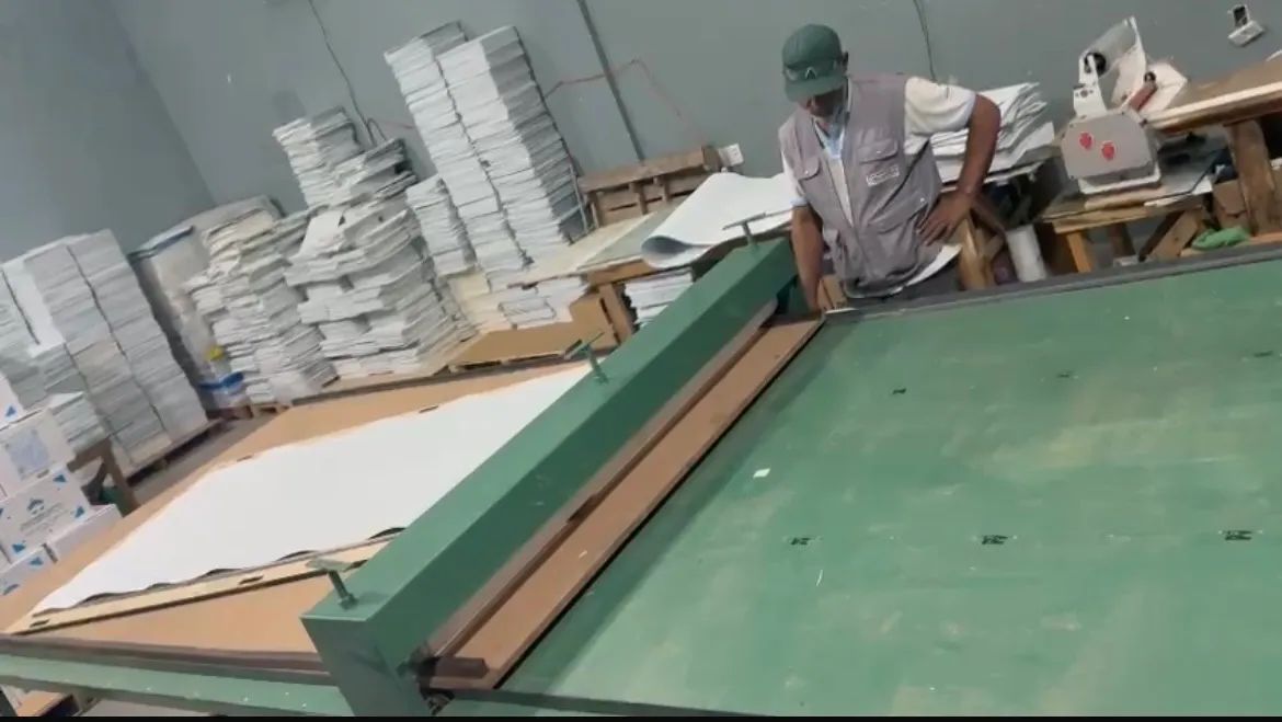 Mesa corte e vinco e riscador de papelão  - Foto 2