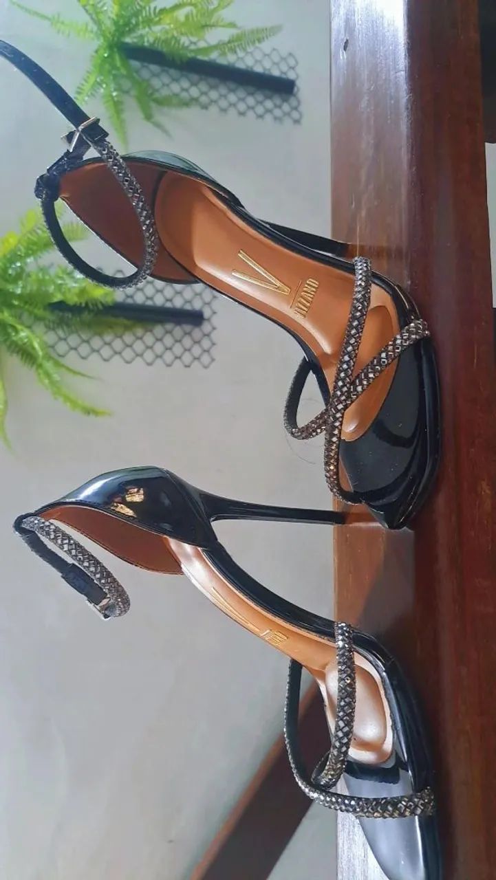 Sandália Vizzano Preta com Strass - Nova! - Foto 2