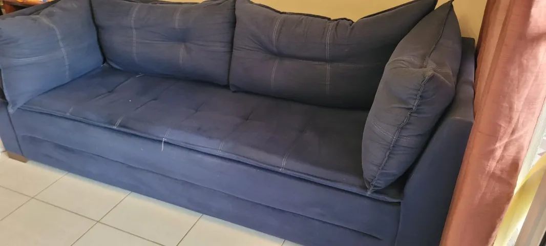 Sofá 3 lugares 2.20m x 0.80m + 4 travesseiros - Foto 3