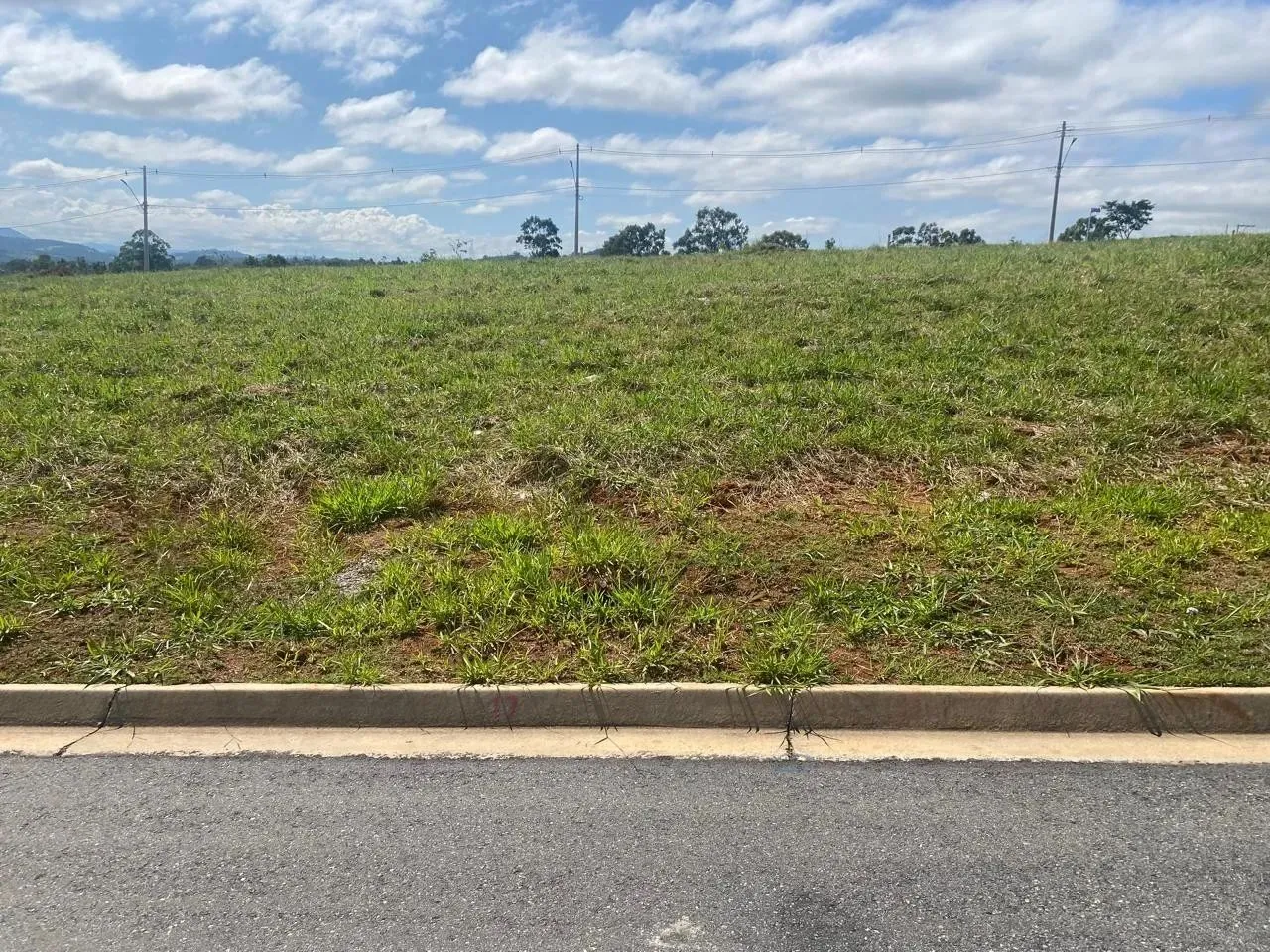 Terreno para venda em Atibaia com 360m², em condomínio fechado