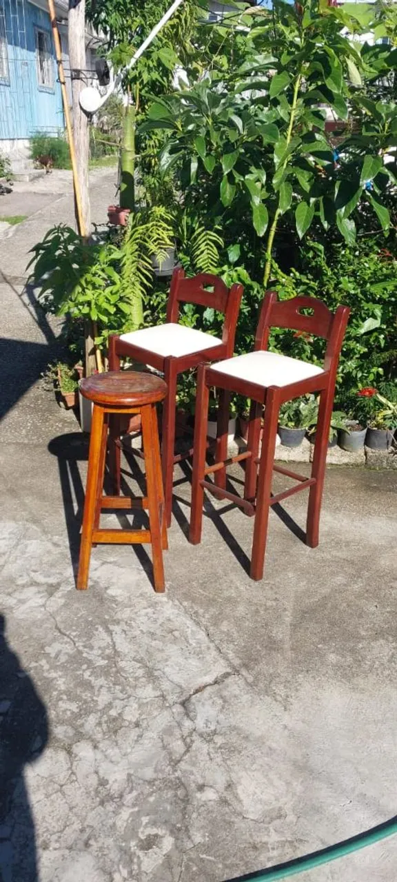 Banco Alto de Madeira para Cozinha ou Bar