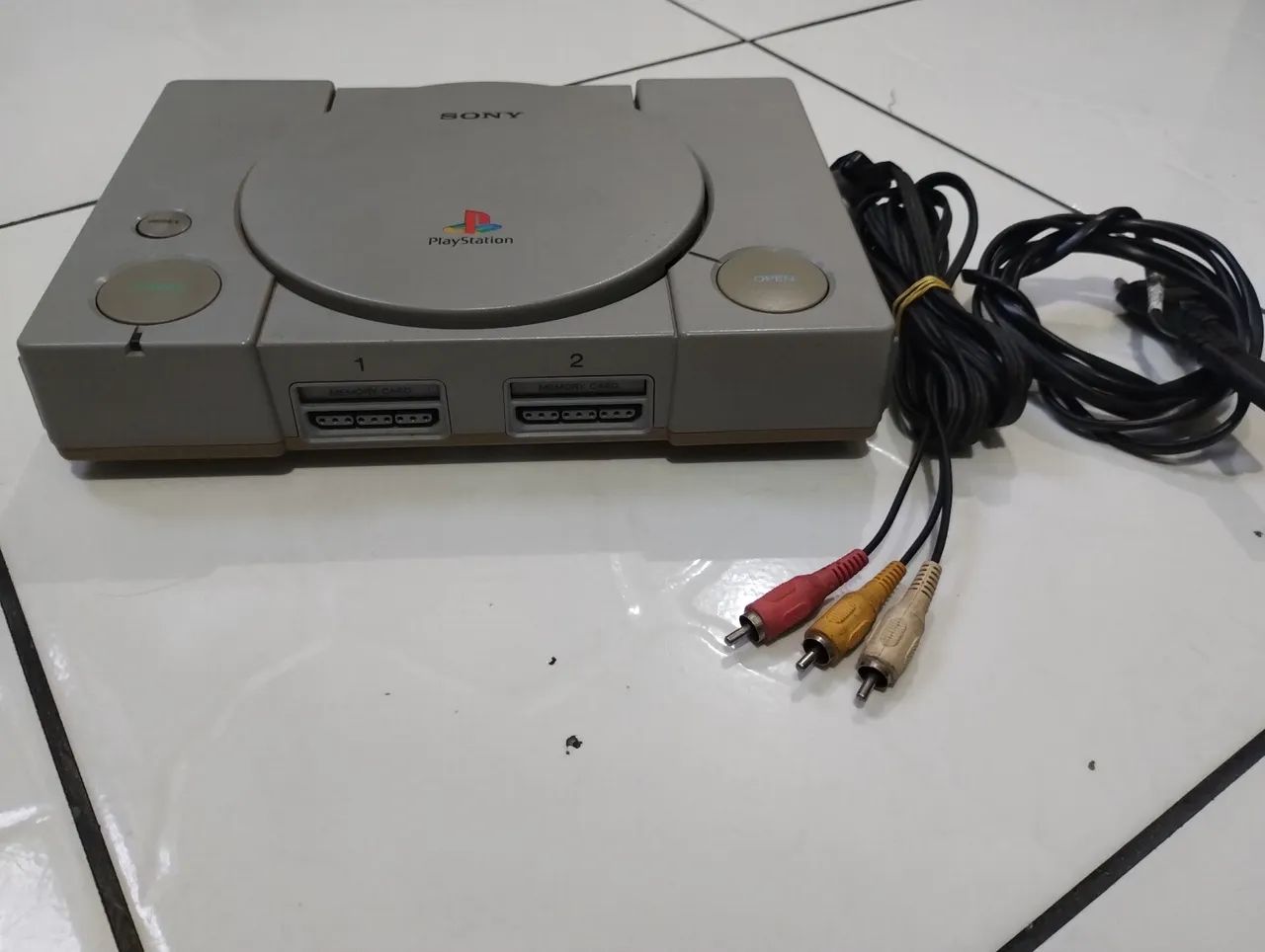 Playstation 1 Original com cabos  original , sem controle.  - Foto 2