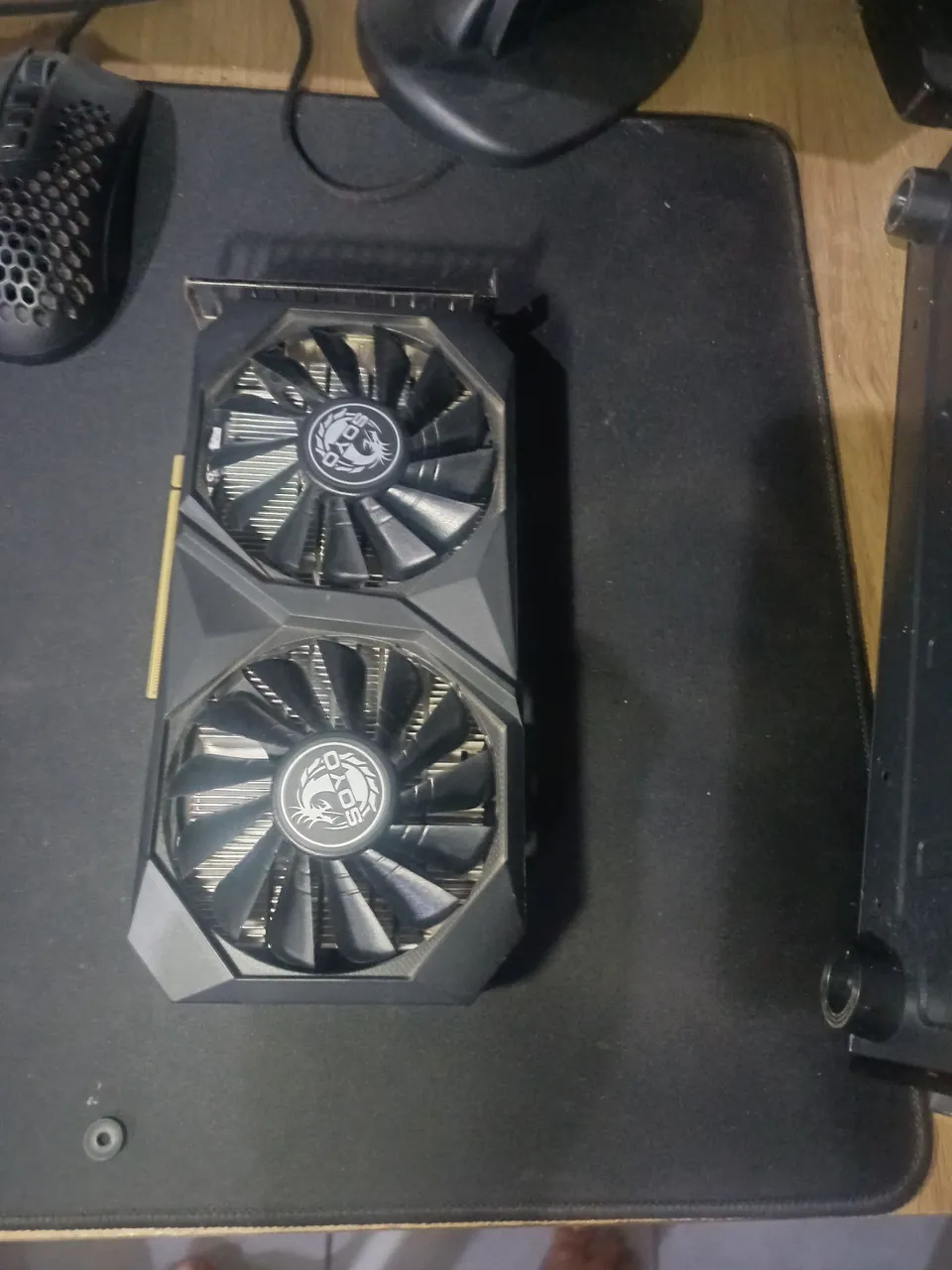 Placa de Vídeo rx5500xt 8g- Ótimo Desempenho em Jogos