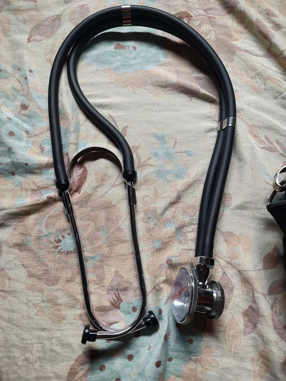  Kit de enfermagem Estetoscópio Médico medidor de pressão 2 bolsa e acessórios extras 