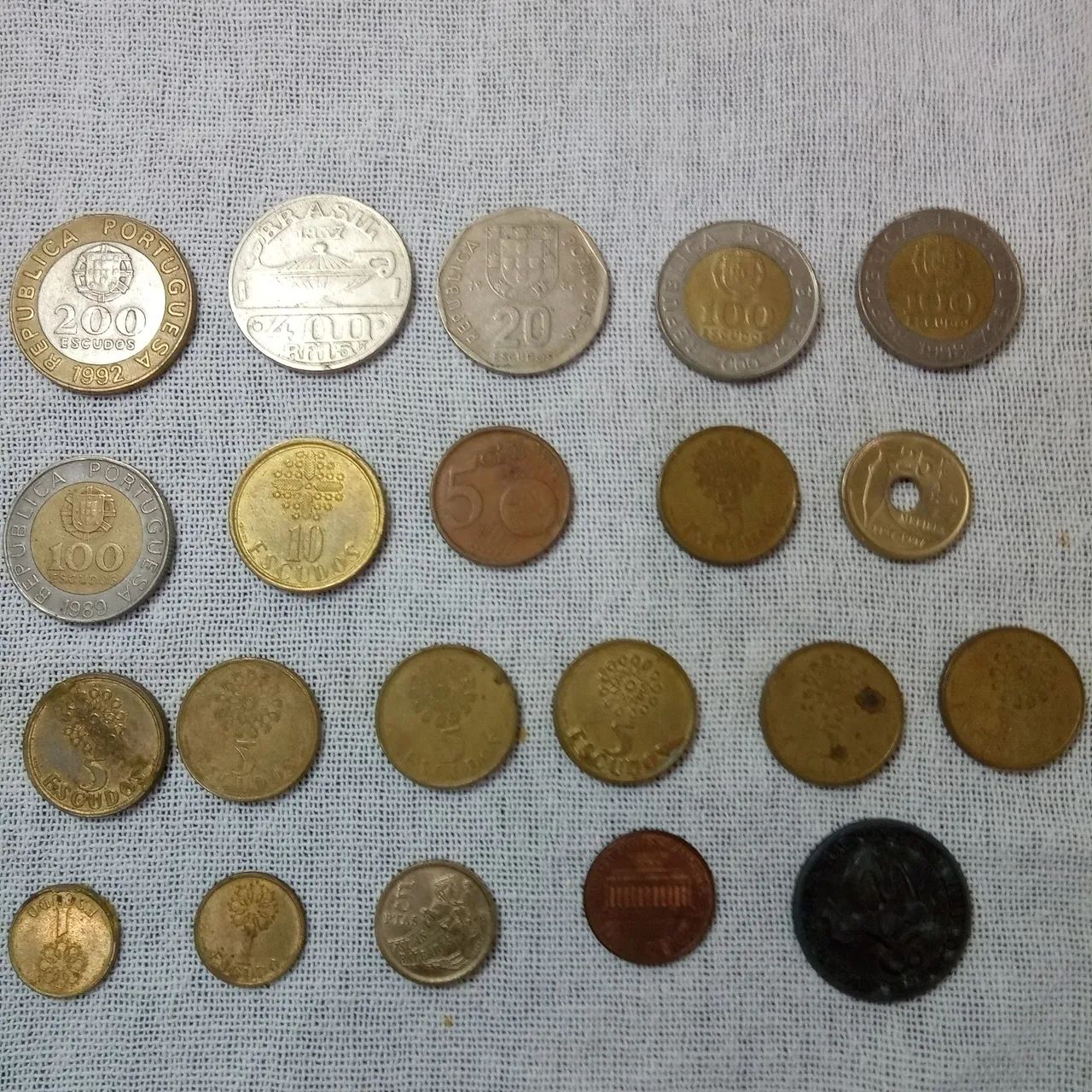 Diversas moedas, nacionais e portuguesa. - Foto 4