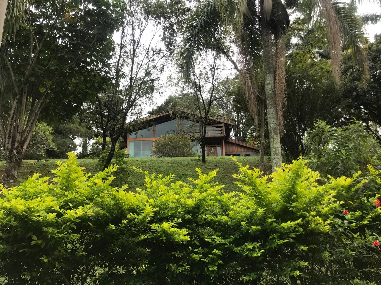 Casa de condomínio térrea para venda  construção 600 m2, living pé direito duplo  3 quarto