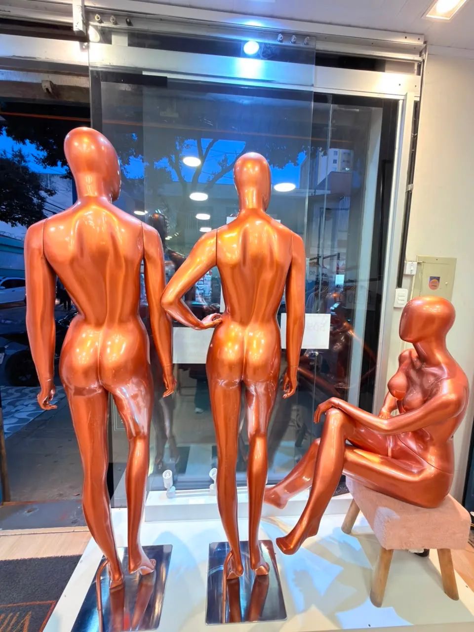 Conjunto com 3 Manequins Femininos  - Foto 2