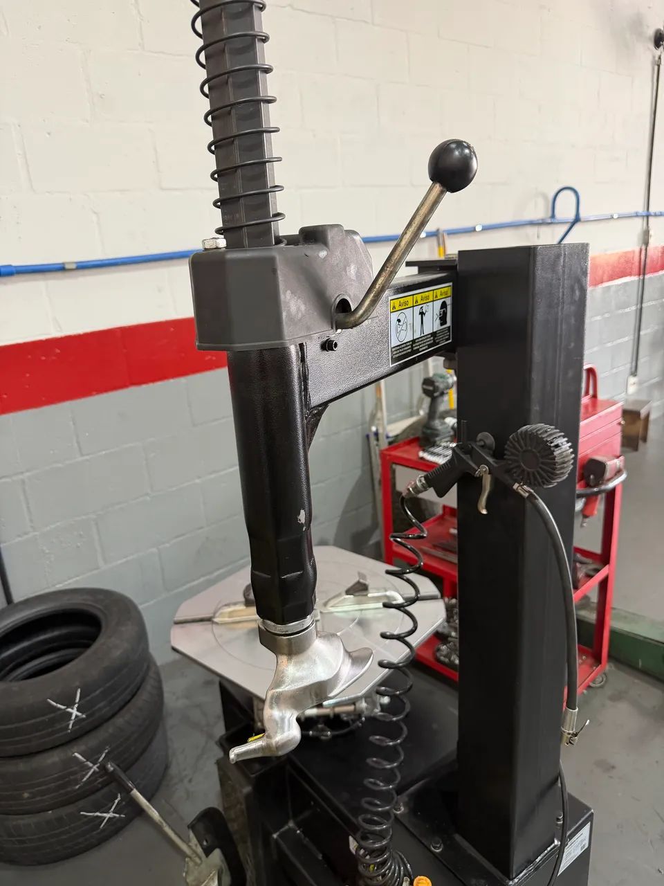 Máquina para desmontar/montar pneus 