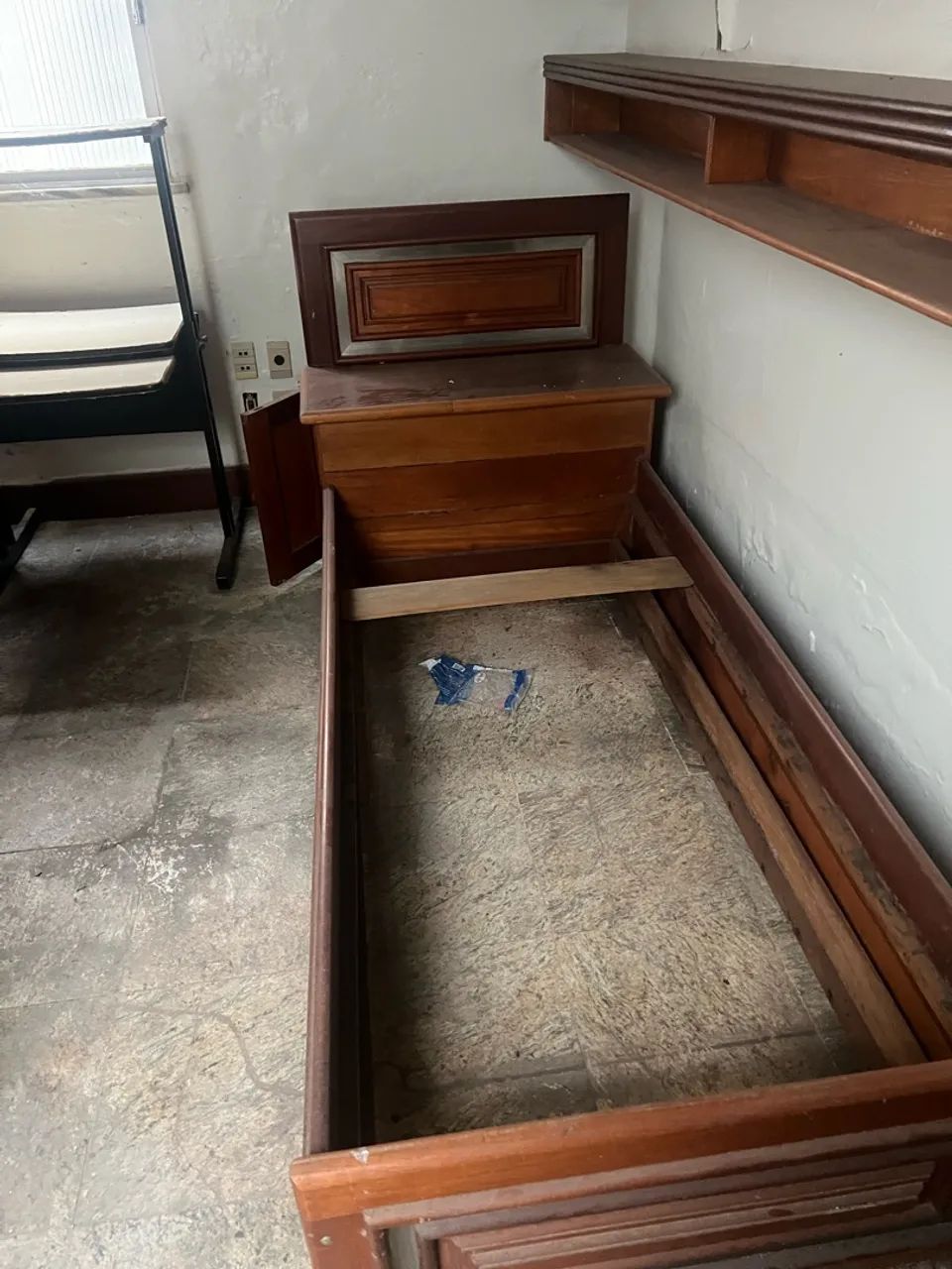 Vendo uma cama de casal e uma de solteiro  - Foto 2