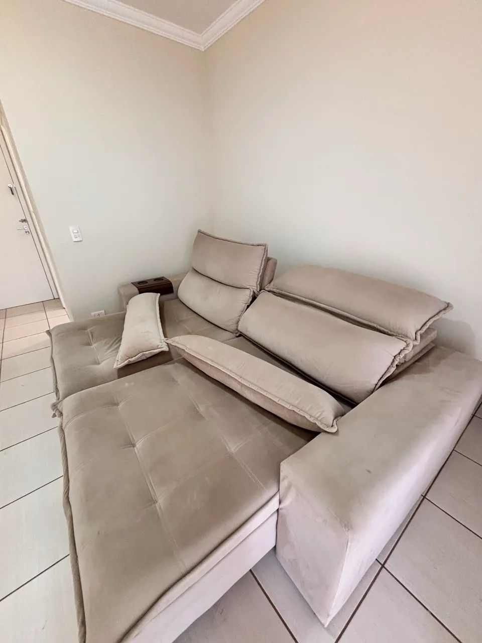sofá retrátil reclinável 2,,50 cor bege
