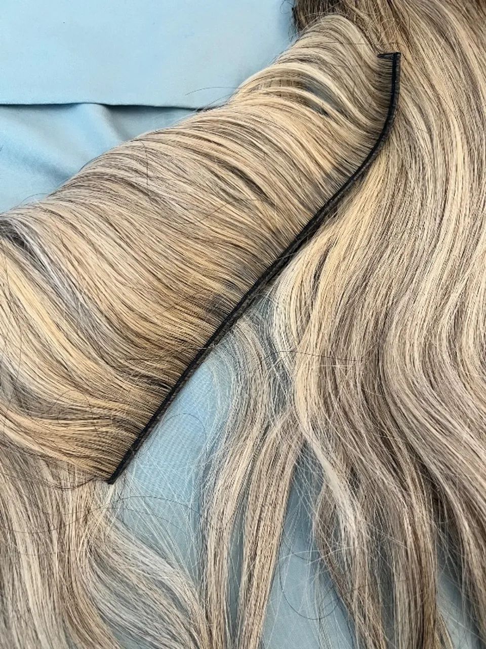 cabelo loiro com fita  - Foto 2