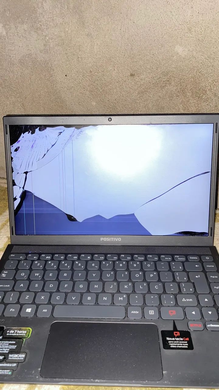 Notebook positivo com a tela danificada  - Foto 2