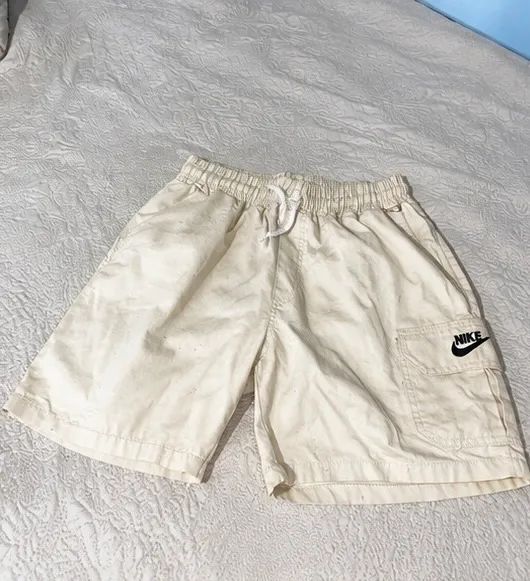 Short Nike cargo (valor negociável)