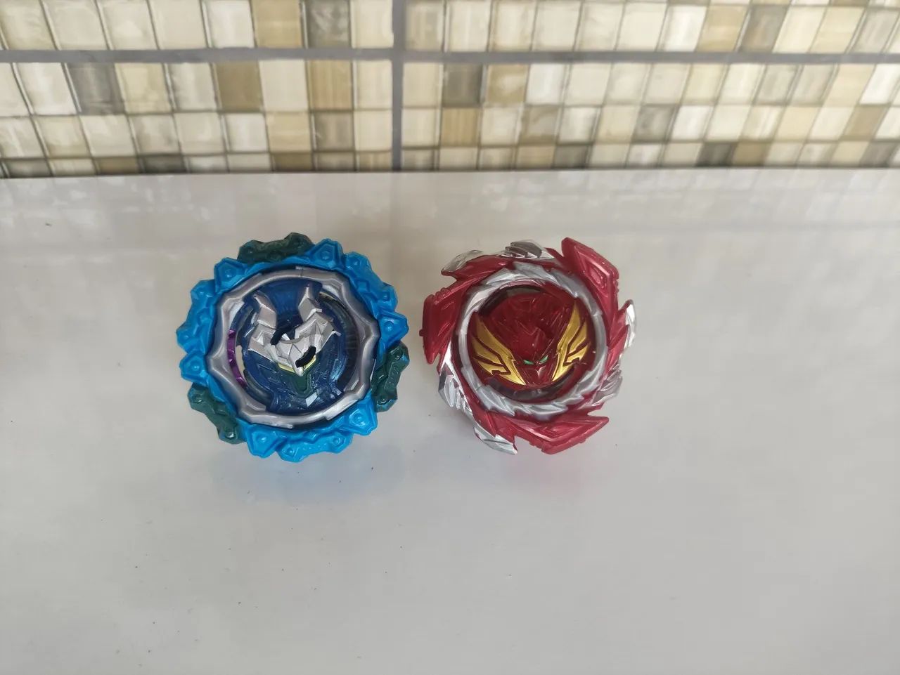 Beyblades: Savior Valkyrie + Gilded Nêmesis N7 - Foto 3