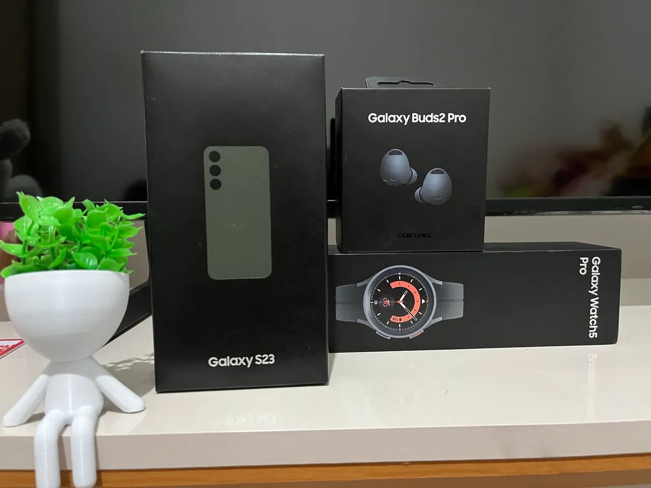 Samsung Galaxy S23 256GB, Galaxy Buds 2 Pro, Galaxy Watch 5 Pro