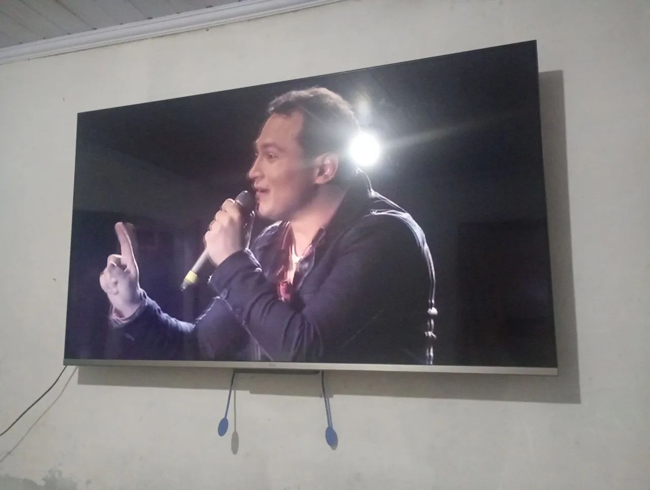 Televisão semi nova  marca TCL 65 polegadas 