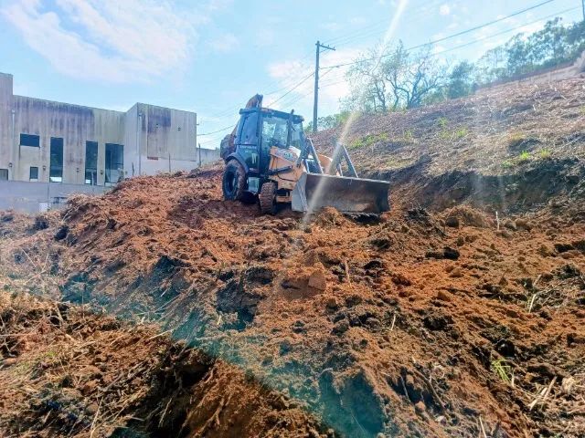 DEMOLIÇÃO E TERRAPLANAGEM - Foto 4