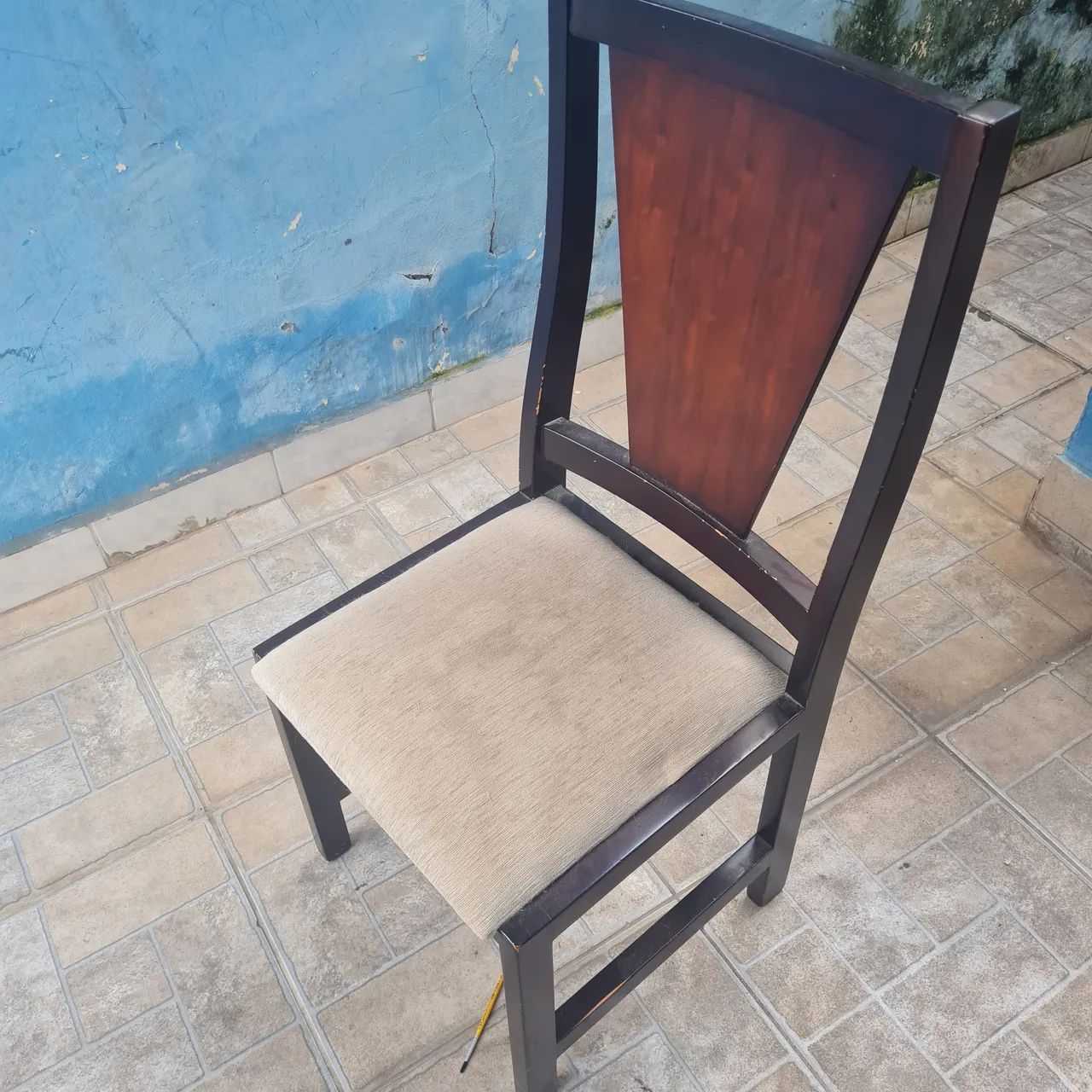 Cadeira de madeira com banco estofado - Foto 2