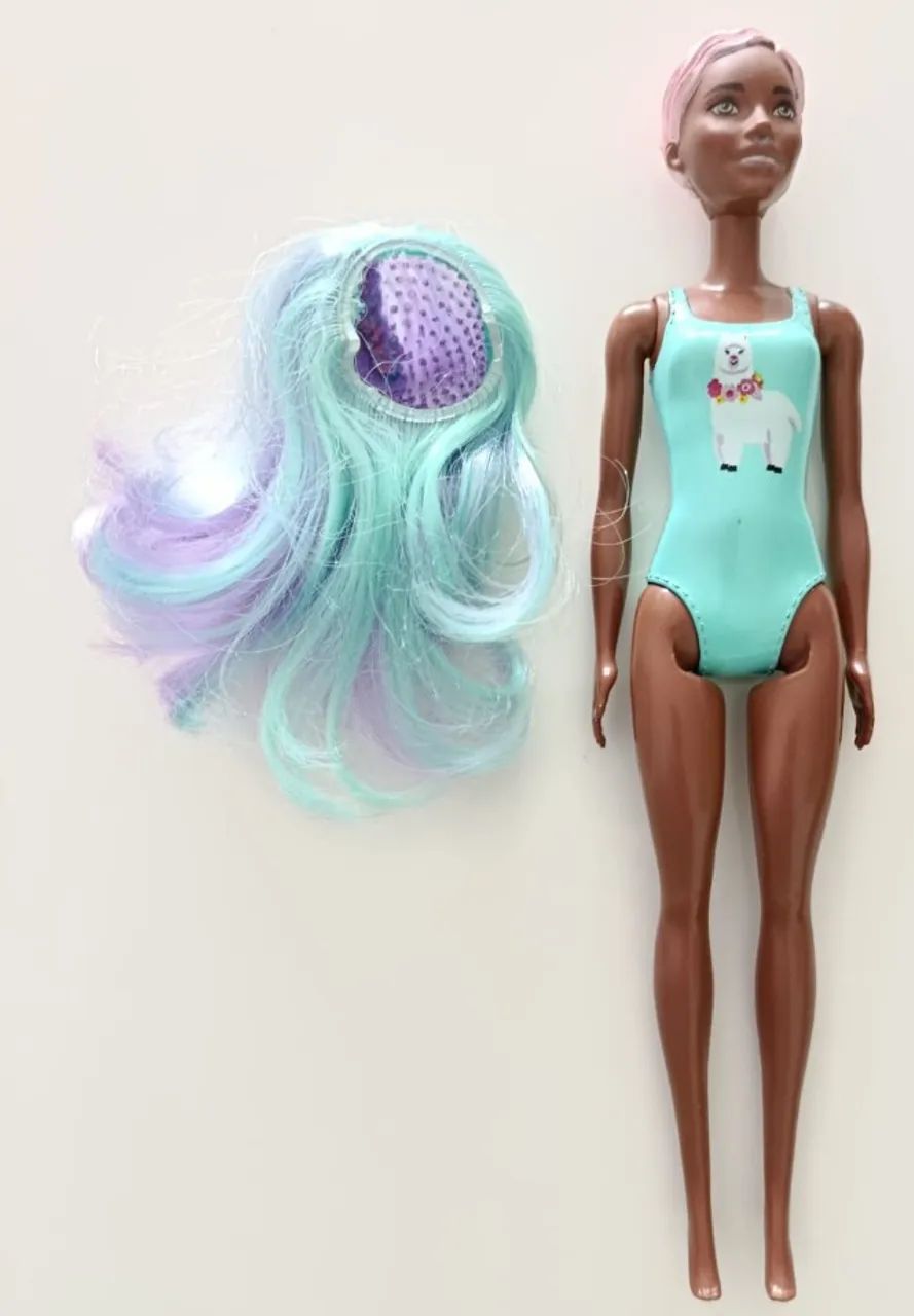 Boneca Color Reveal / Barbie