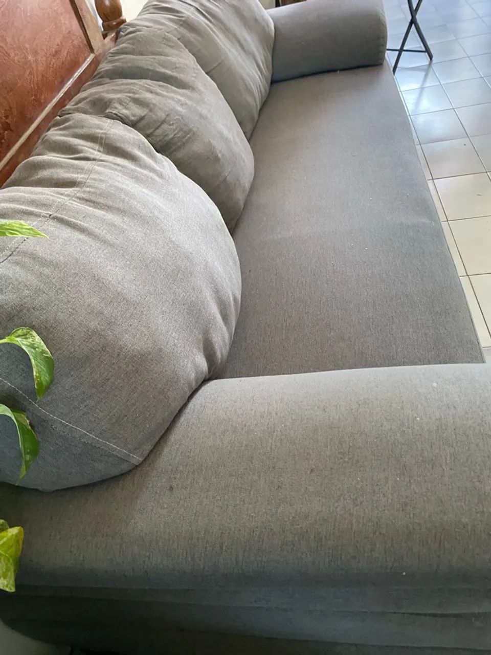 Sofá Cinza de 3 Lugares - Grande, Confortável e Aconchegante! - Foto 3