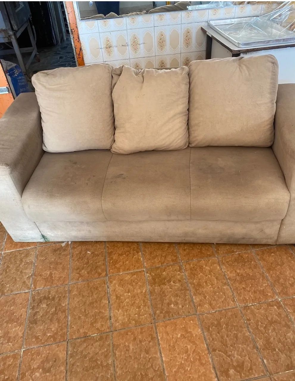 VENDO SOFÁ 3 lugares C ALMOFADAS REMOVÍVEIS  - Foto 2