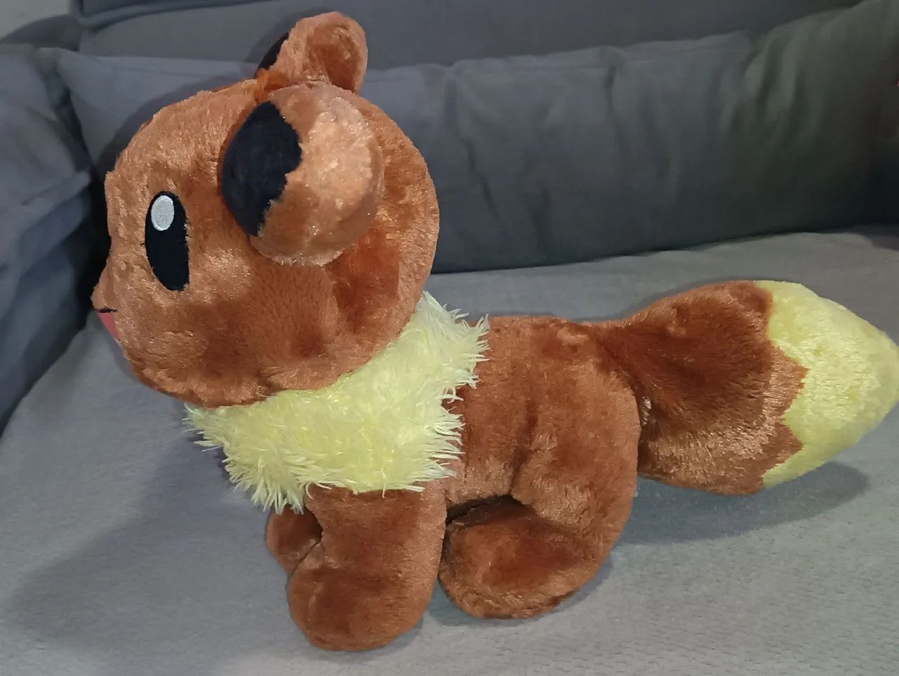 Pelúcia Pokémon Eevee  - Foto 2
