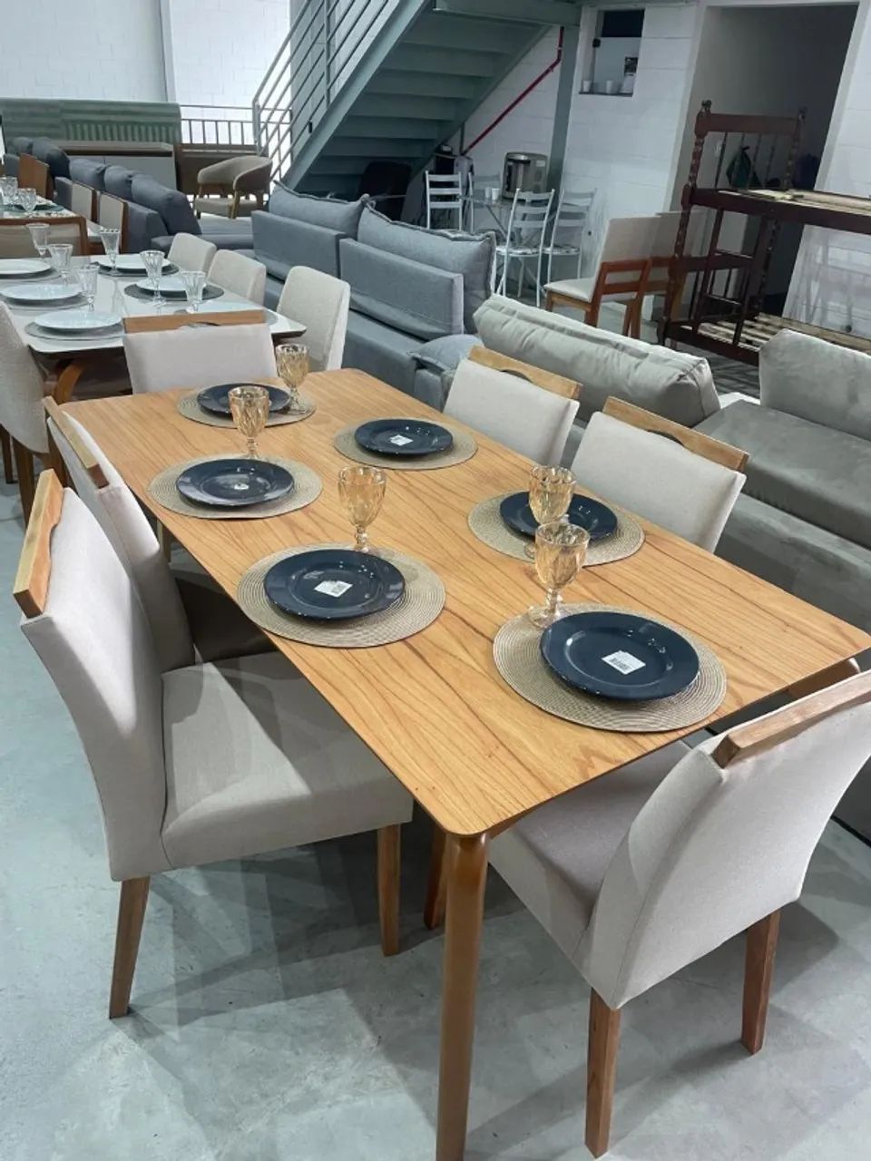 Mesa Laminada com 6 Cadeiras de Madeira NOVO