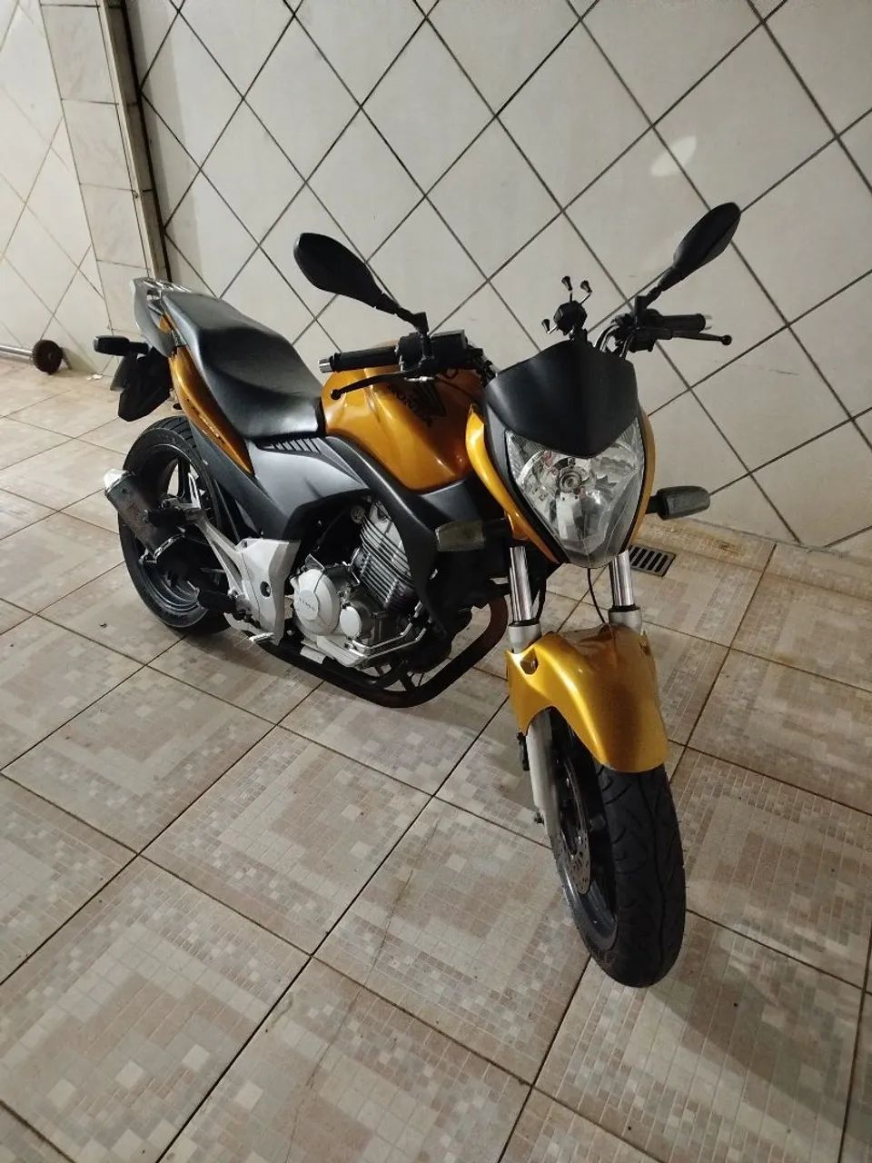 HONDA CB 300R