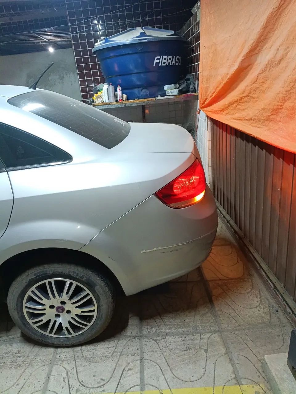 Fiat Linea Essence 1.8 Flex 16V 4P 2013 - Foto 2