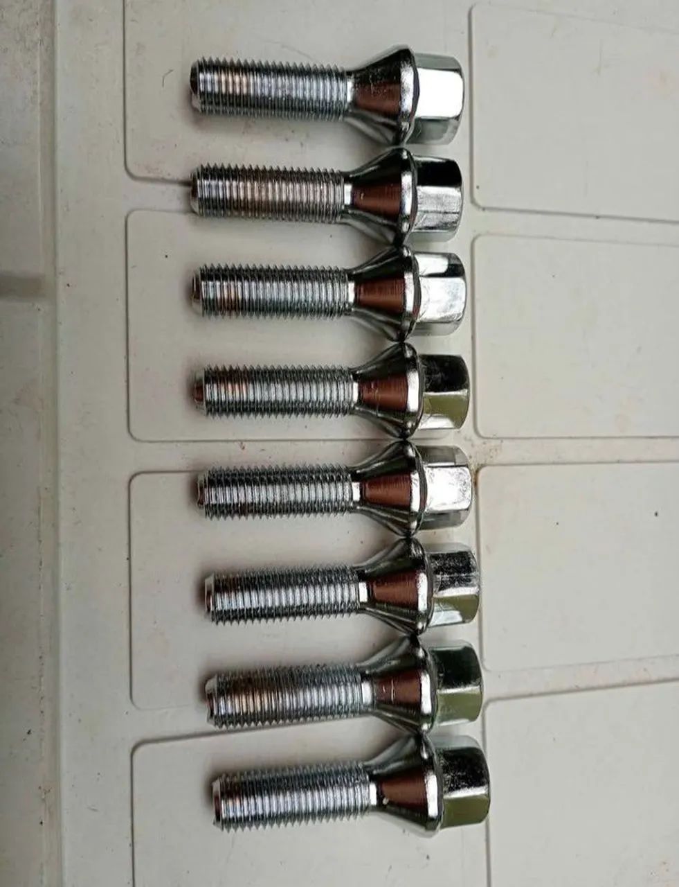 Parafuso roda longo cromado linha VW