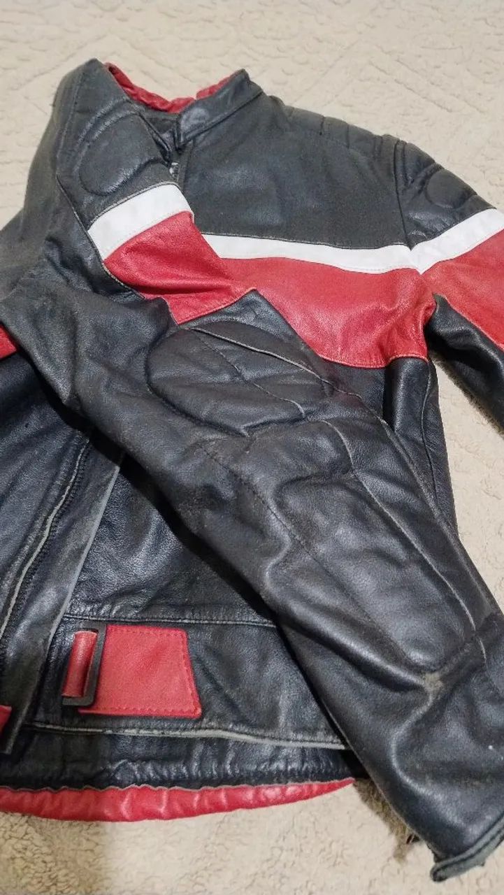 Jaqueta de couro preto e vermelho  - Foto 2