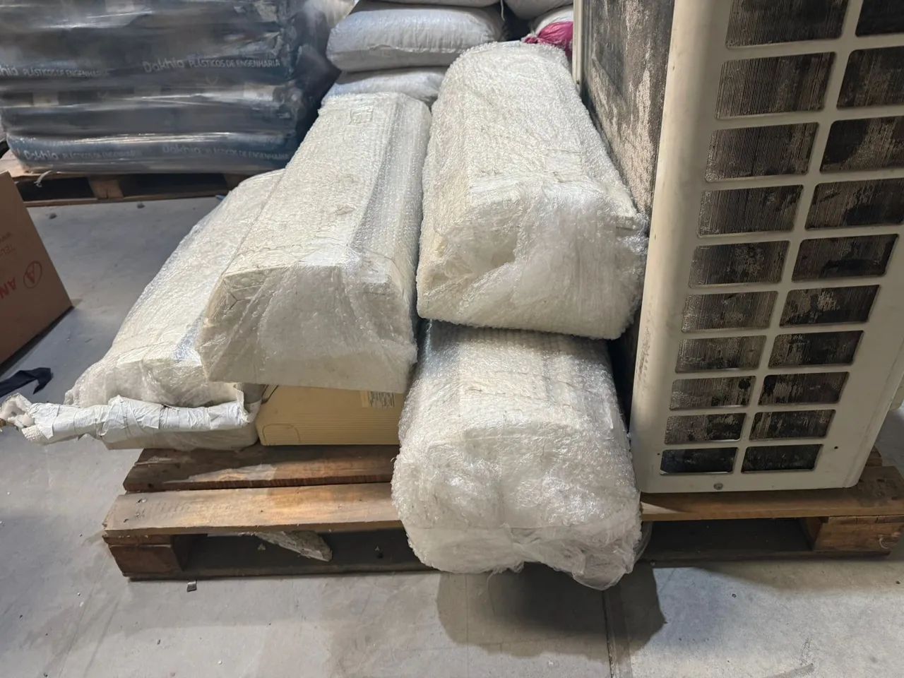 Conjunto de ar condicionado com condesadoras