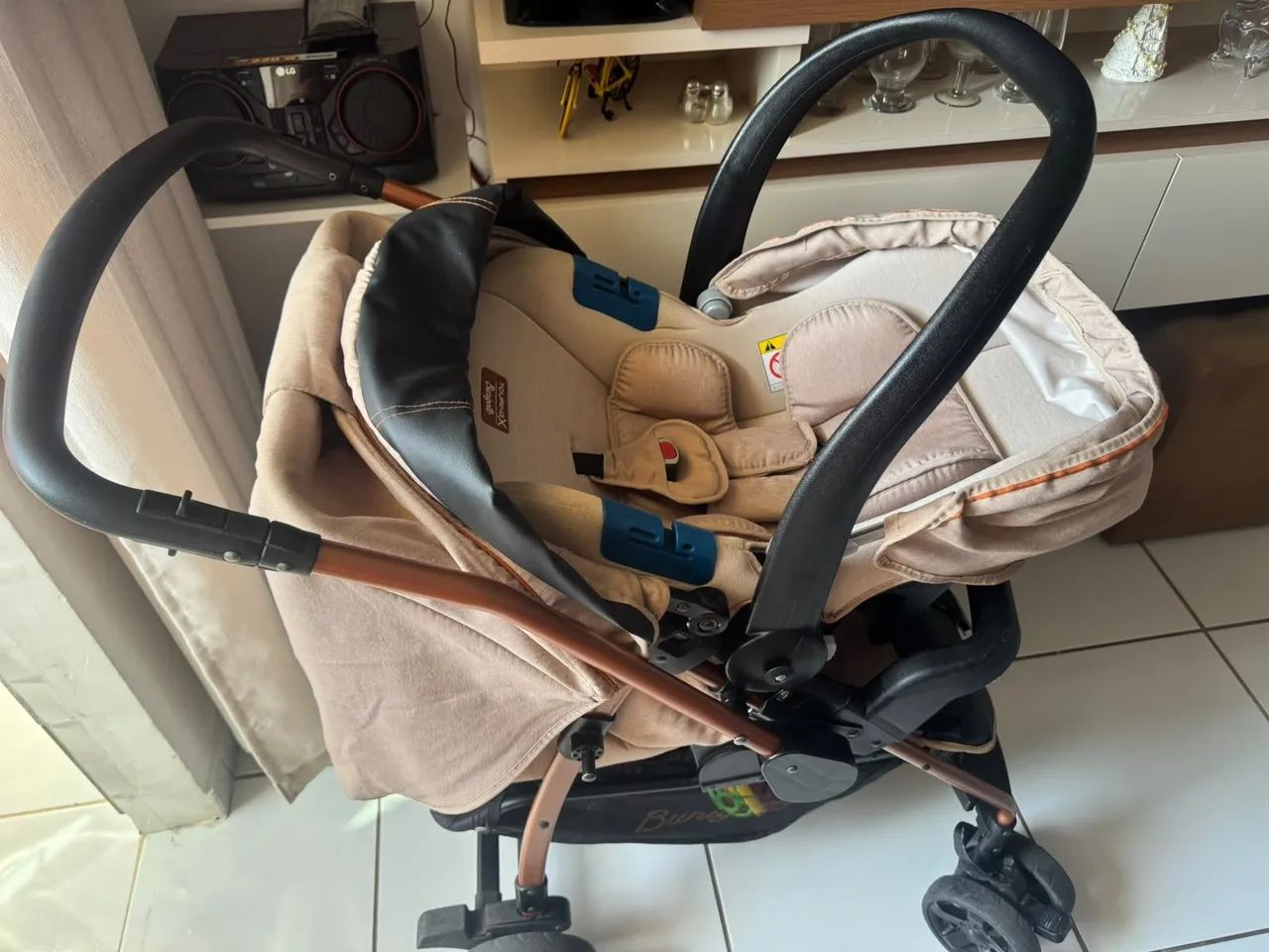 Carrinho de Bebê Com Bebê Conforto Burigotto