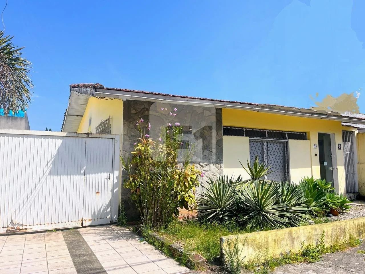 Terreno de área mista financiável na Trindade