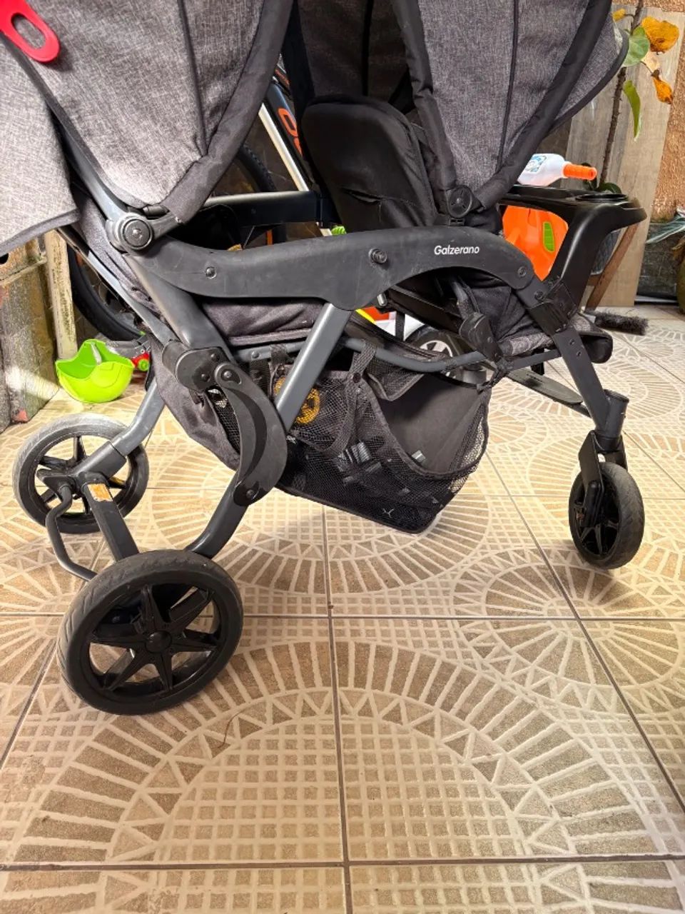 Carrinho de bebê gêmeos galzerano 