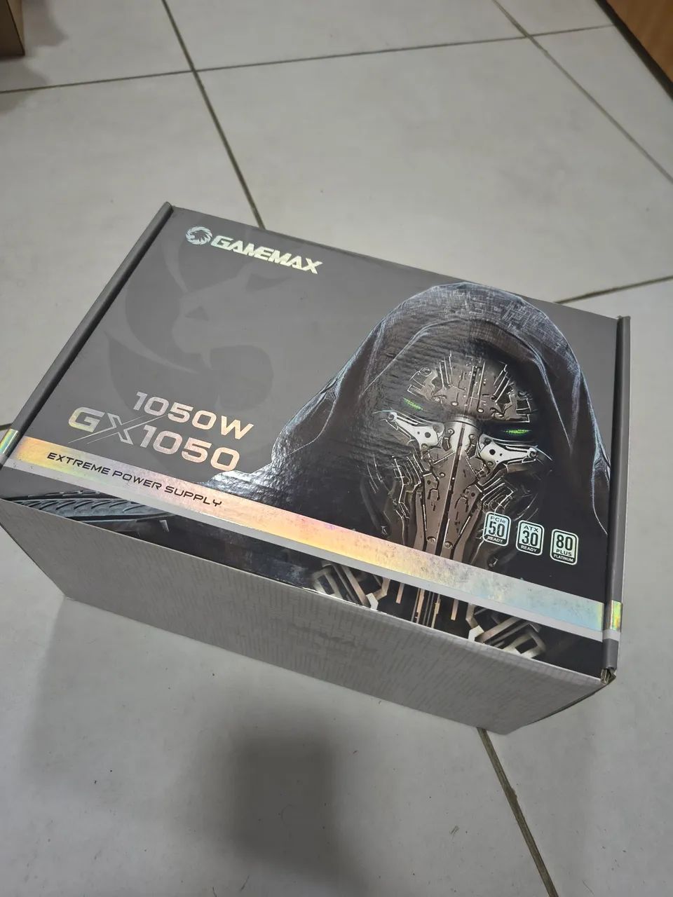 Fonte gamemax gx1050 pro white